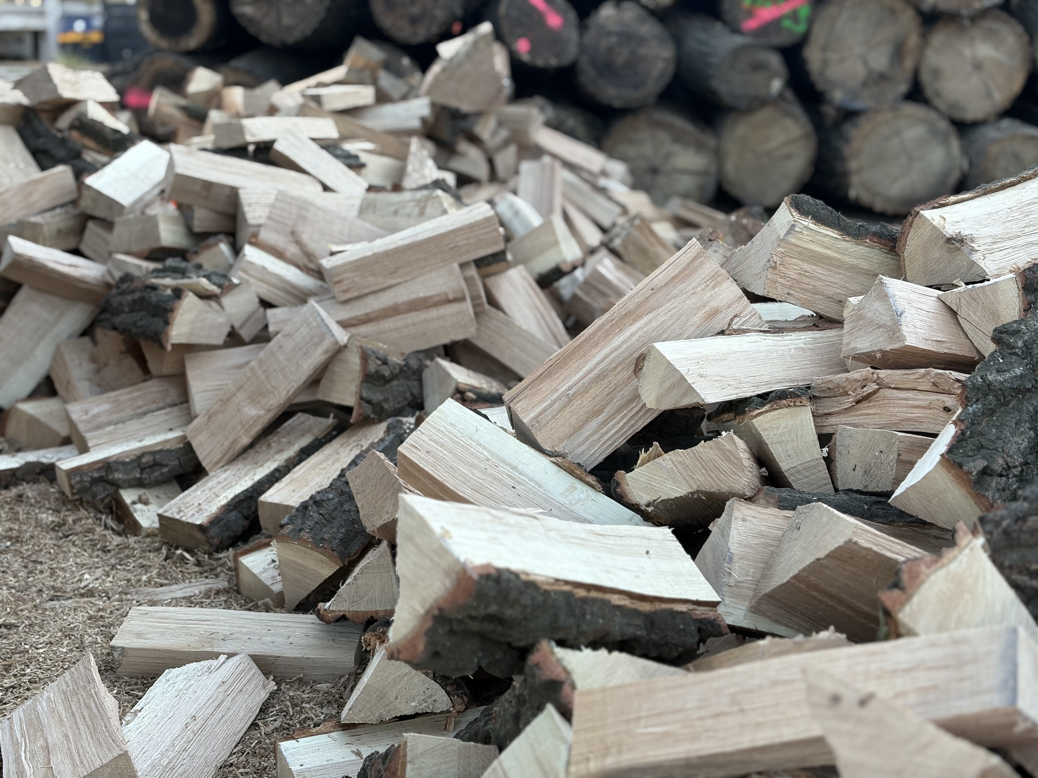 Cser tüzifa Székesfehérváron, keményfa fűtéshez – megbízható minőség